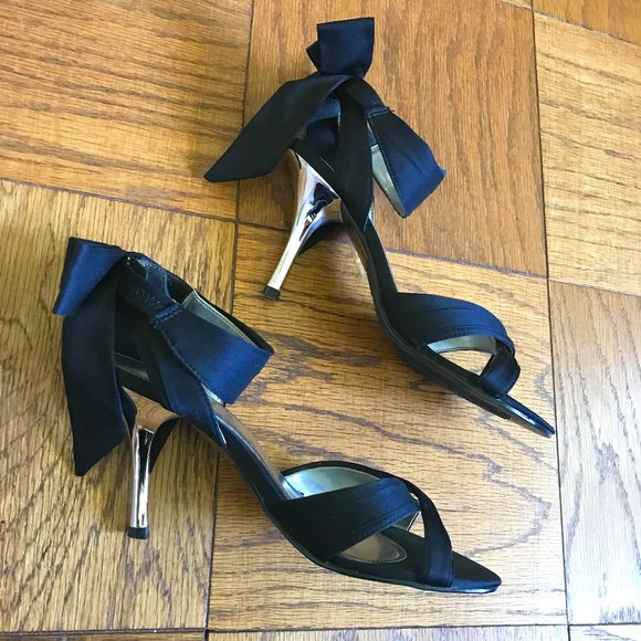 Fioni Shoes - {black tie} evening sandals with bows
